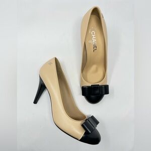 NEW Chanel Leather Cap Toe Two Tone CC Logo Heels Beige Nude Black Bow 39 8 8.5